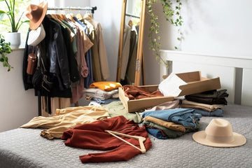 Cómo organizar tu ropa sin clóset con soluciones creativas y decorativas